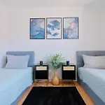 Pietsch - 6 Personen-3 Schlafzimmer- Boxspringbetten- Smart Tv- Balkon- Zentral Celle