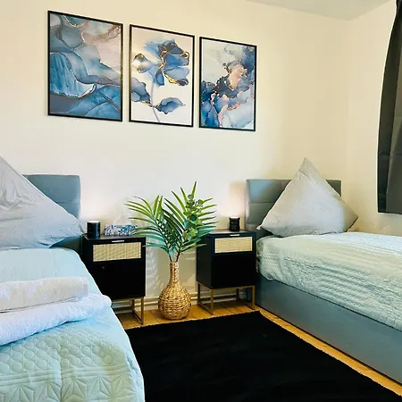 Pietsch - 6 Personen-3 Schlafzimmer- Boxspringbetten- Smart Tv- Balkon- Zentral Apartment *