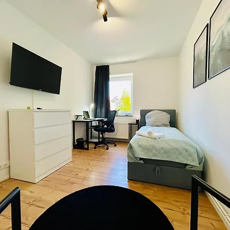 Pietsch - 6 Personen-3 Schlafzimmer- Boxspringbetten- Smart Tv- Balkon- Zentral Celle