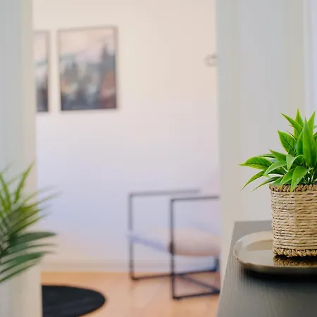 Pietsch - 6 Personen-3 Schlafzimmer- Boxspringbetten- Smart Tv- Balkon- Zentral * Celle