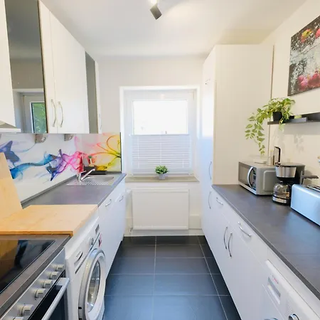 Pietsch - 6 Personen-3 Schlafzimmer- Boxspringbetten- Smart Tv- Balkon- Zentral Celle