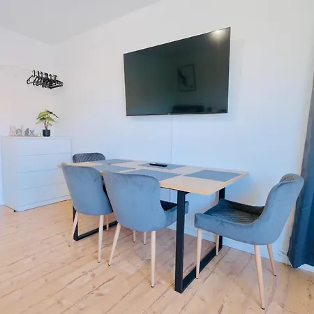 Apartment Pietsch - 6 Personen-3 Schlafzimmer- Boxspringbetten- Smart Tv- Balkon- Zentral *
