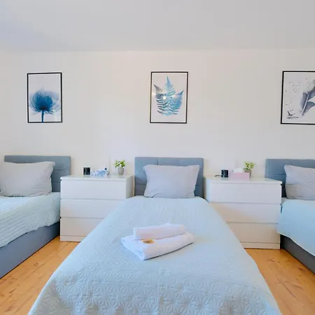 Pietsch - 6 Personen-3 Schlafzimmer- Boxspringbetten- Smart Tv- Balkon- Zentral Apartment *