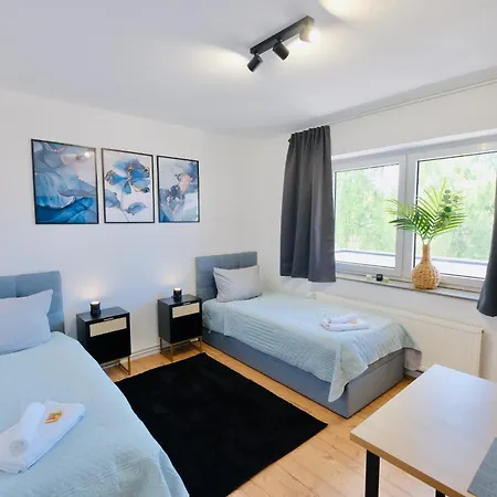 Pietsch - 6 Personen-3 Schlafzimmer- Boxspringbetten- Smart Tv- Balkon- Zentral Apartment Celle
