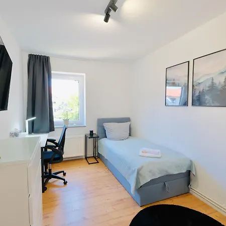 Pietsch - 6 Personen-3 Schlafzimmer- Boxspringbetten- Smart Tv- Balkon- Zentral Celle