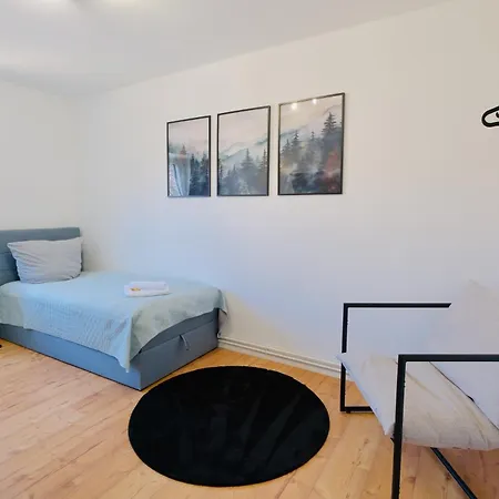 Pietsch - 6 Personen-3 Schlafzimmer- Boxspringbetten- Smart Tv- Balkon- Zentral