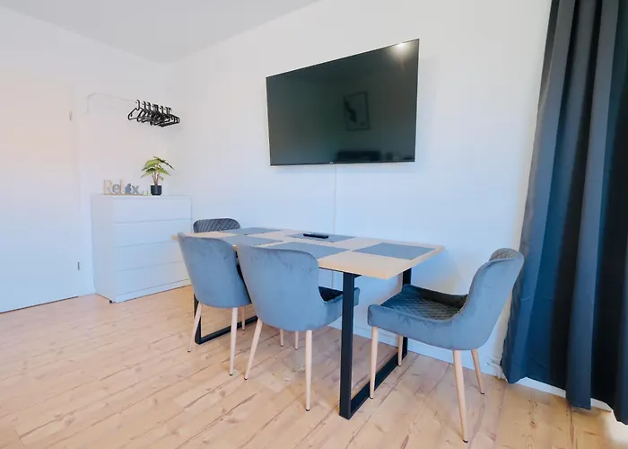 Apartman Pietsch - 6 Personen-3 Schlafzimmer- Boxspringbetten- Smart Tv- Balkon- Zentral *