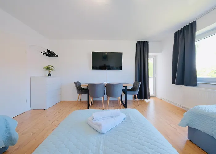 Apartman Pietsch - 6 Personen-3 Schlafzimmer- Boxspringbetten- Smart Tv- Balkon- Zentral