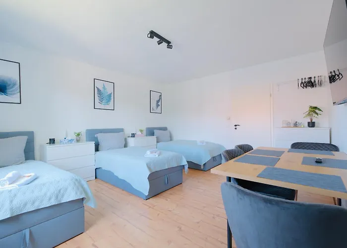 Pietsch - 6 Personen-3 Schlafzimmer- Boxspringbetten- Smart Tv- Balkon- Zentral Apartman Celle