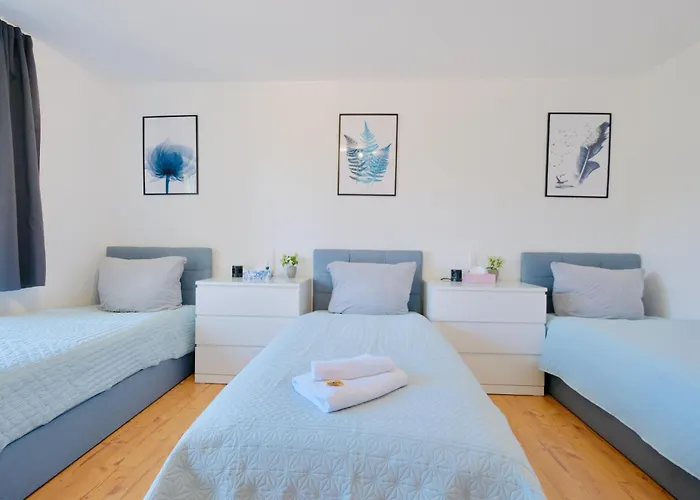 Pietsch - 6 Personen-3 Schlafzimmer- Boxspringbetten- Smart Tv- Balkon- Zentral Apartman *