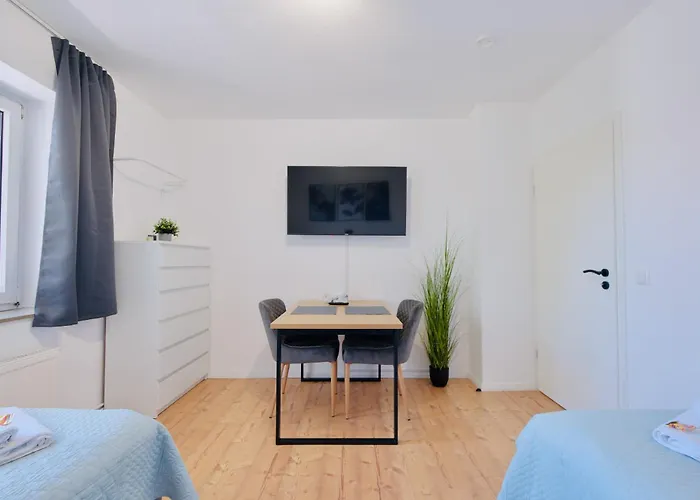 Pietsch - 6 Personen-3 Schlafzimmer- Boxspringbetten- Smart Tv- Balkon- Zentral Apartman