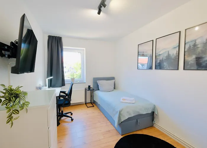 Pietsch - 6 Personen-3 Schlafzimmer- Boxspringbetten- Smart Tv- Balkon- Zentral Celle